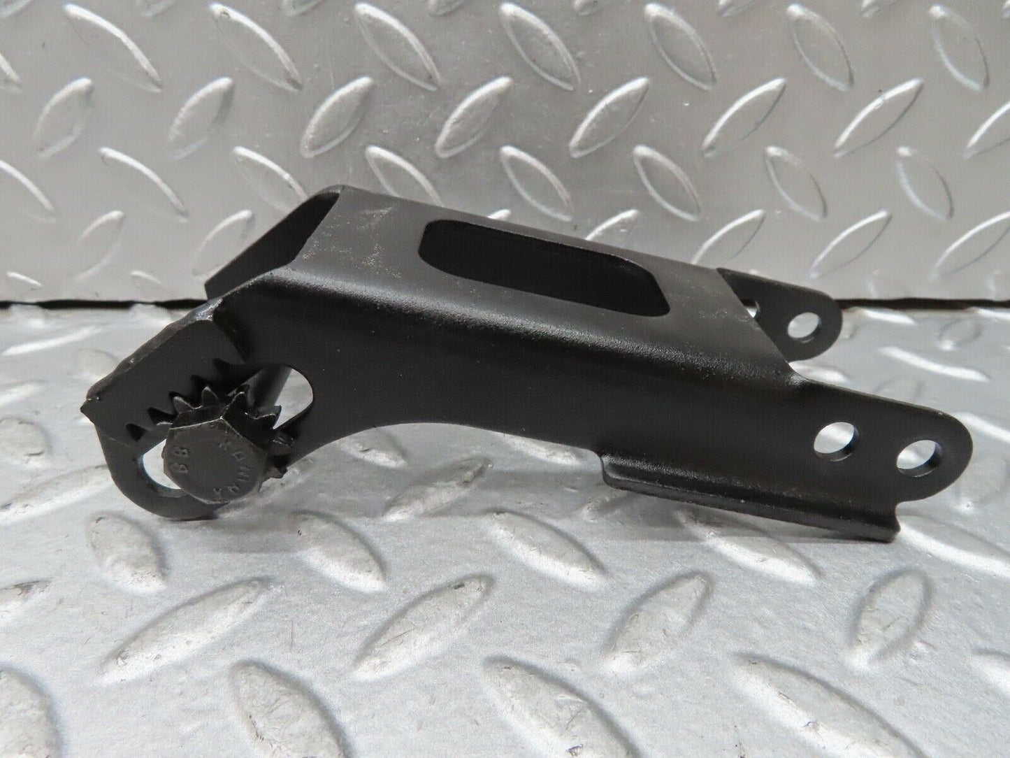 17797 Mercedes-Benz W116 450SEL Alternator Generator Bracket