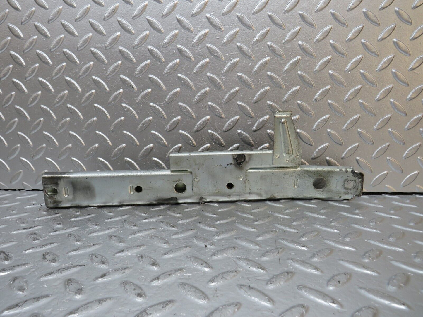 31173 Mercedes-Benz W123 230E Front Right Seat Rail
