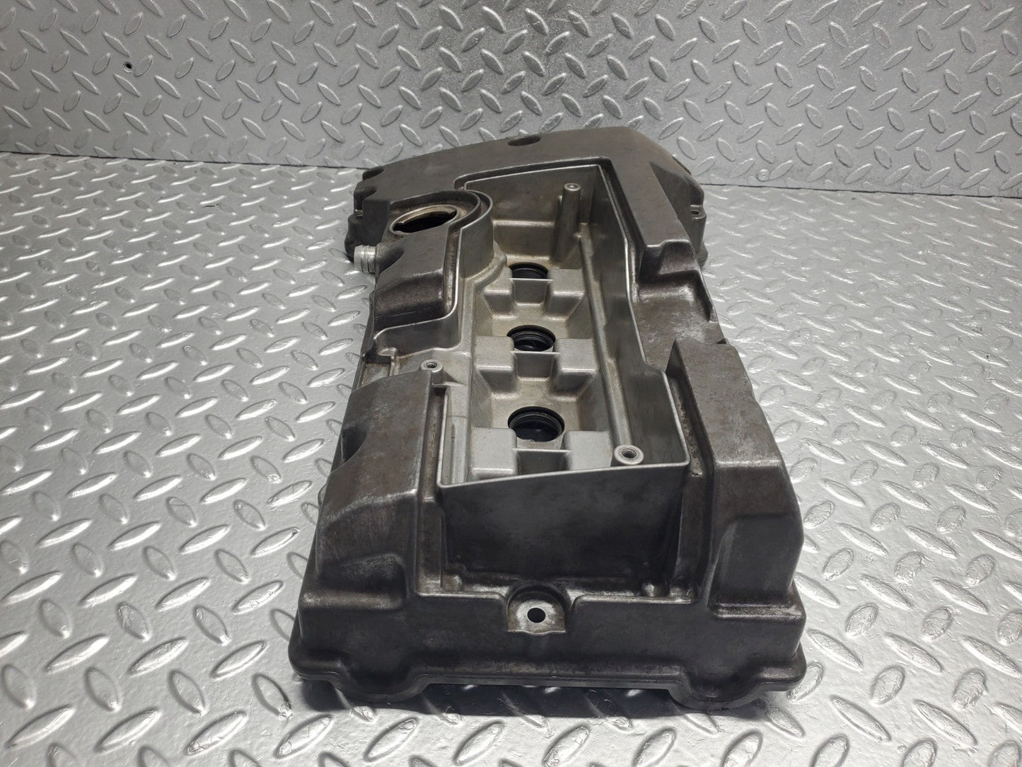 W124 Wagon cylinder head valve cover used OEM