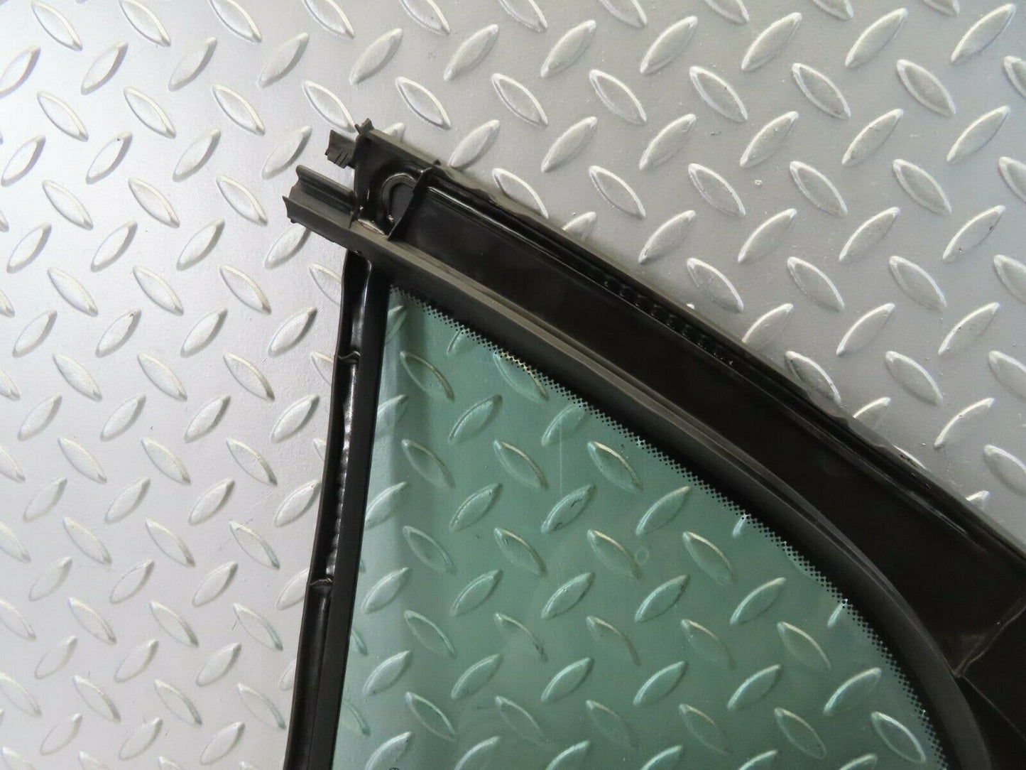 11196 Mercedes-Benz W221 S320 Rear Right Quarter Window Glass