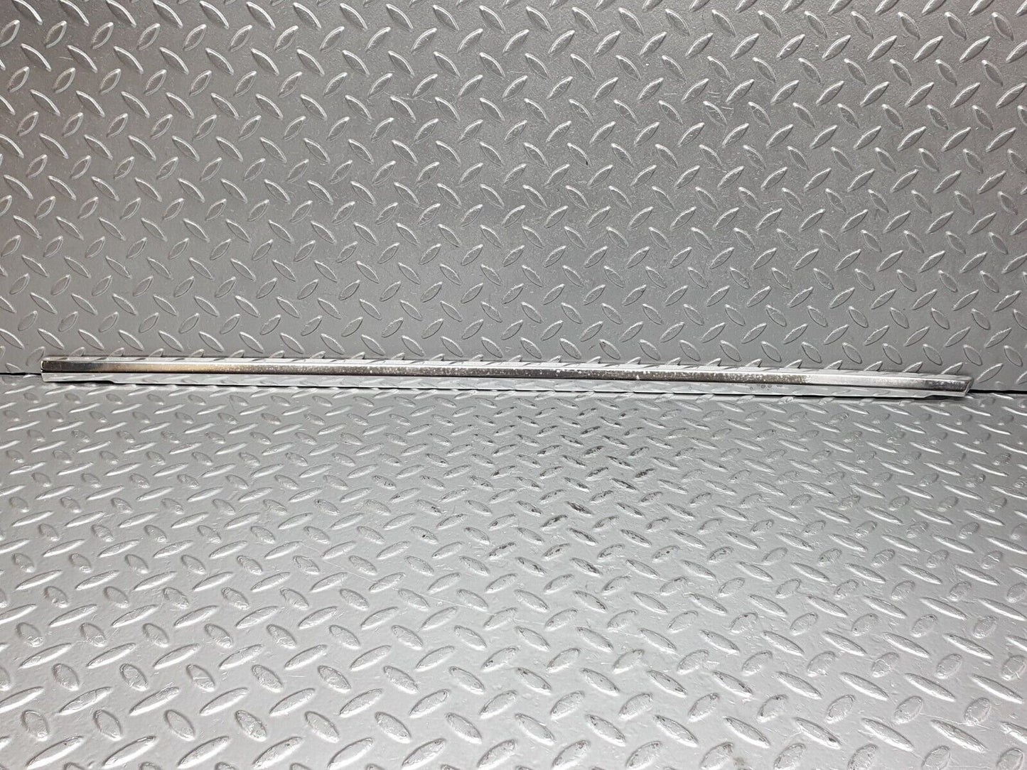 41190 Mercedes-Benz W126 300SE Front Left Door Chrome Moulding Trim
