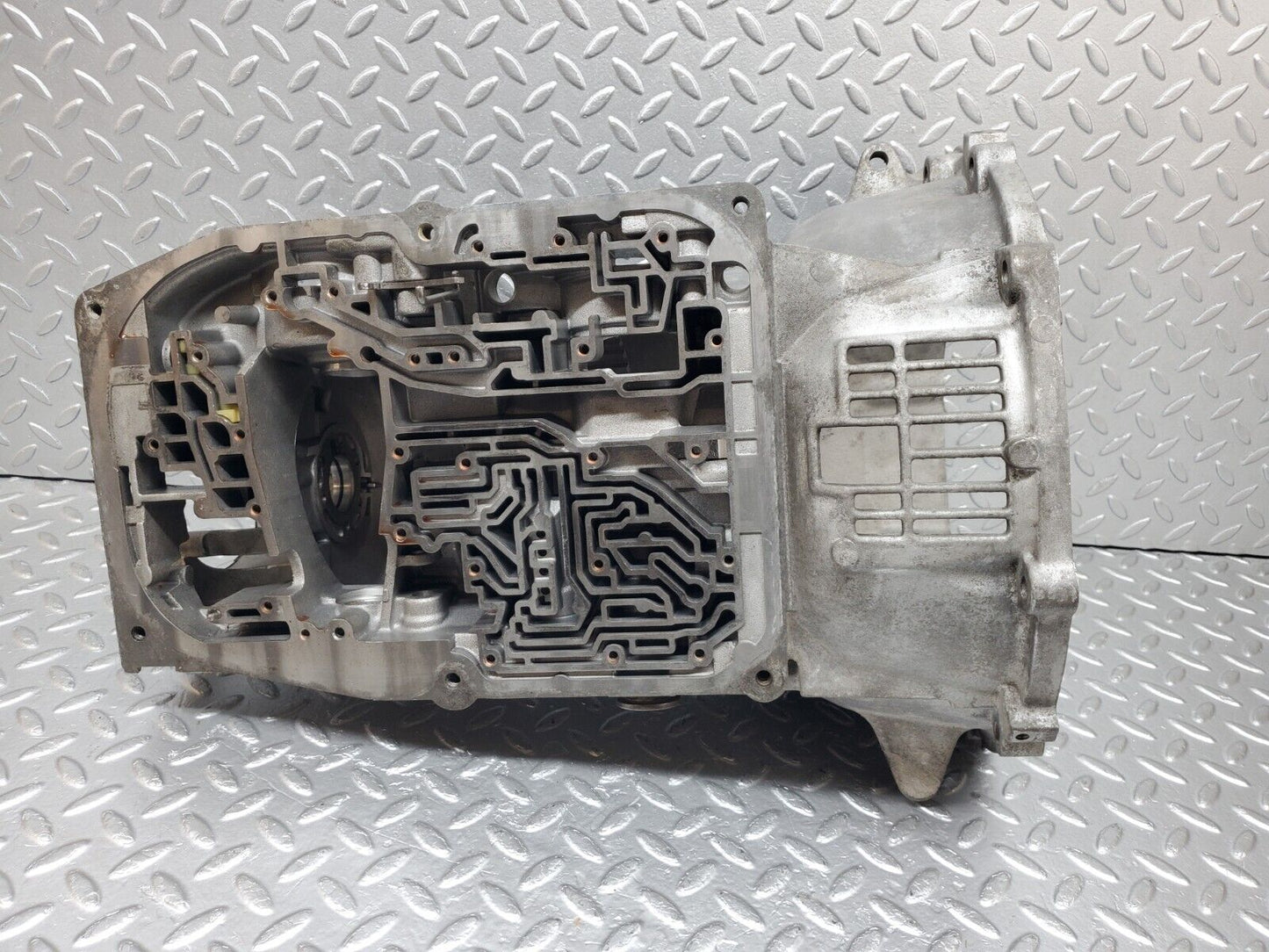 44558 Mercedes-Benz W123 280E Automatic Gearbox Housing 722.309 1262712201