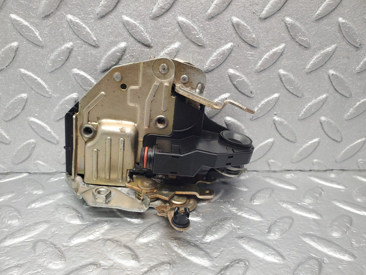 46253 Mercedes-Benz W124 280E Front Right Door Lock Mechanism
