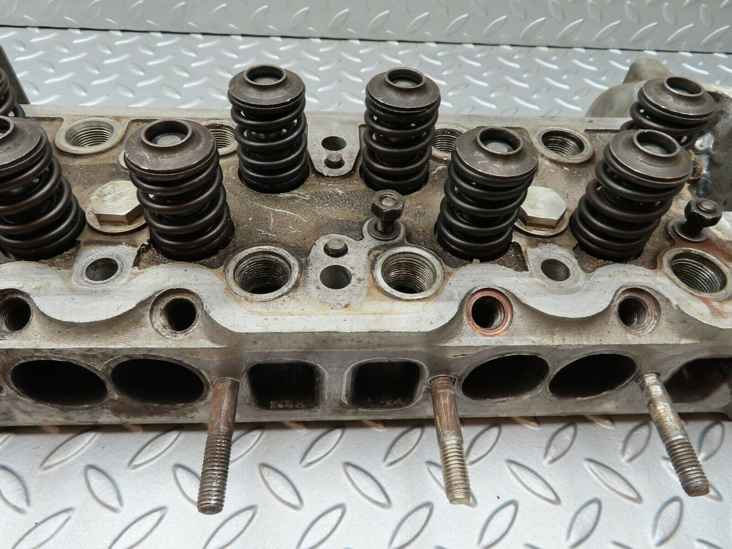 3676 Mercedes-Benz W108 280SE Cylinder Head 1300160001