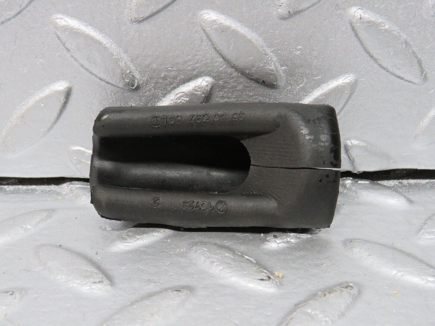 40479 Mercedes-Benz W110 230 Steering Column Rubber 1084620196