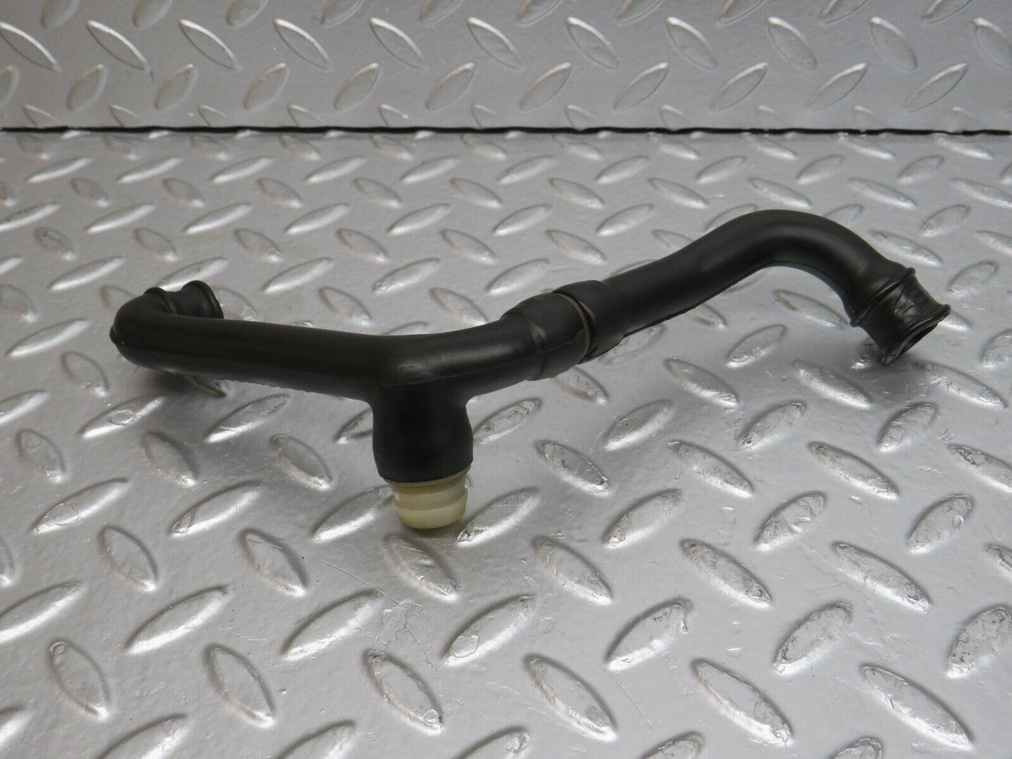 32166 Mercedes-Benz W123 230E Air Intake Pipe 1020941782 1020941682