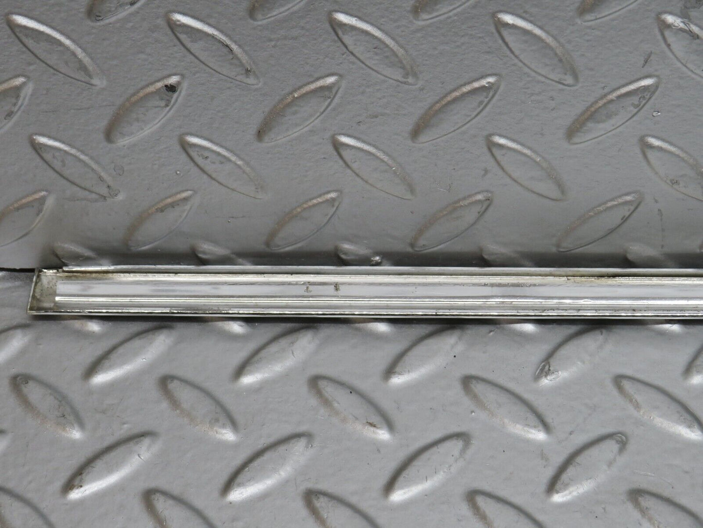 28471 Mercedes-Benz S123 240D Wagon Front Right Door Chrome Moulding Trim