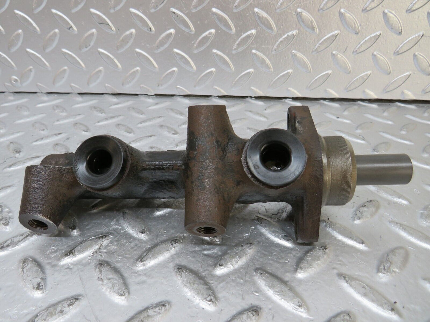 26105 Mercedes-Benz W116 450SE Brake Master Cylinder