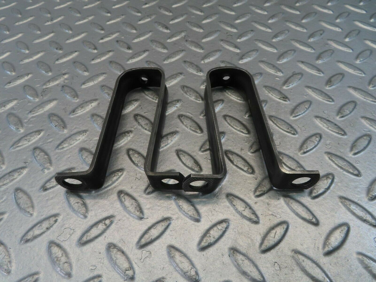 10966 Mercedes-Benz W115 220D Camshaft Oil Tube Holder