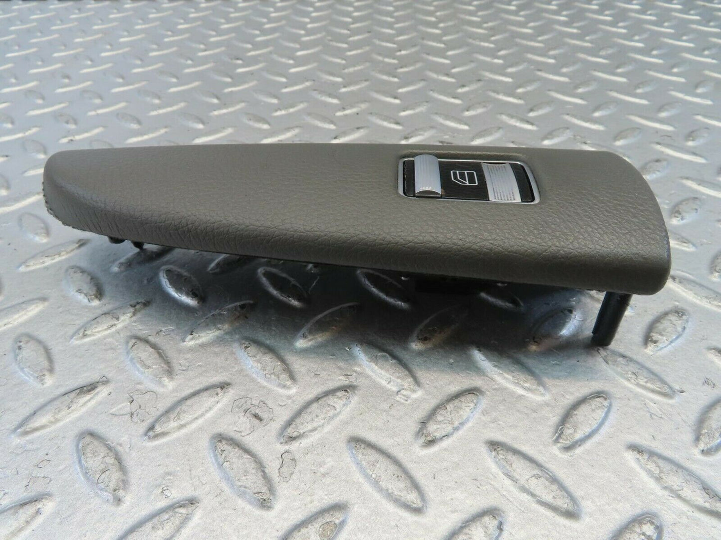 11182 Mercedes-Benz W221 S320 Front Left Window Control Switch P0107070