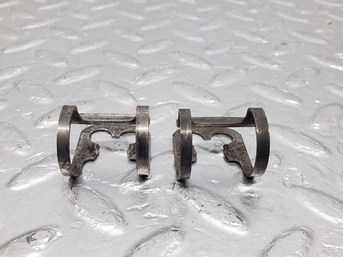45481 Mercedes-Benz 280E M110.988 Valve Rocker Arm With Retaining Spring