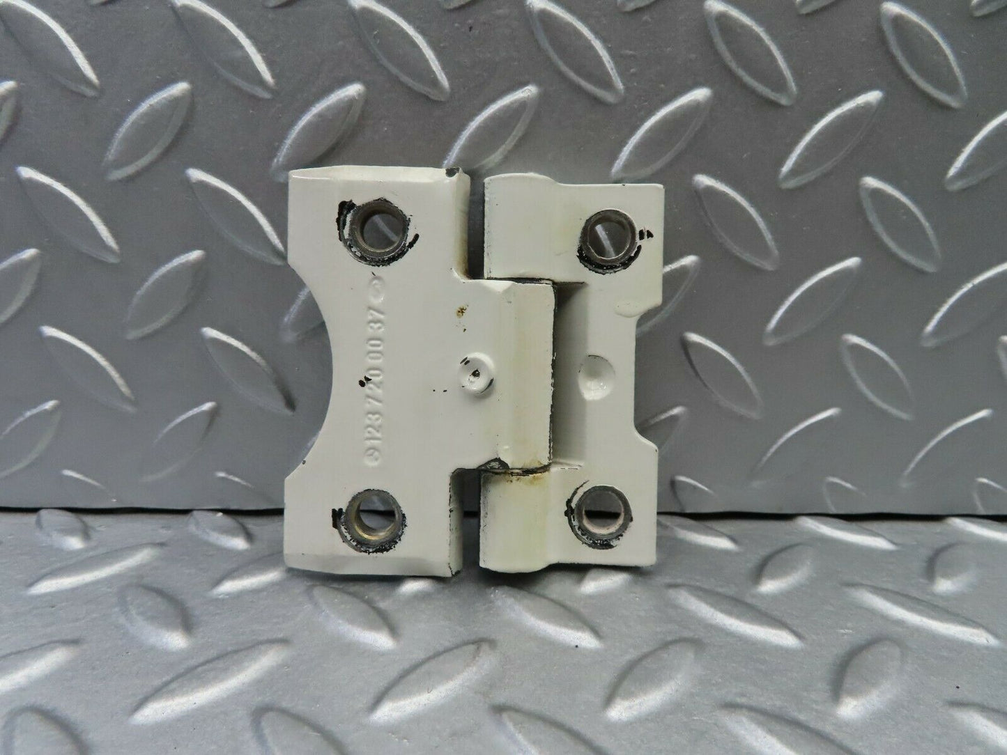 5847 Mercedes-Benz W123 200 Door Hinge 1237200037