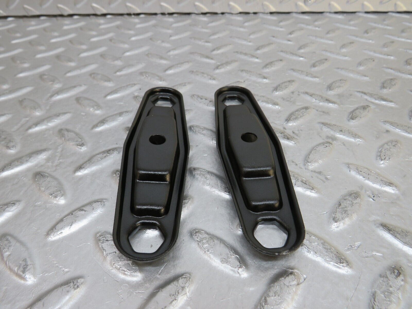 29443 Mercedes-Benz W124 230E Fuel Injector Bracket