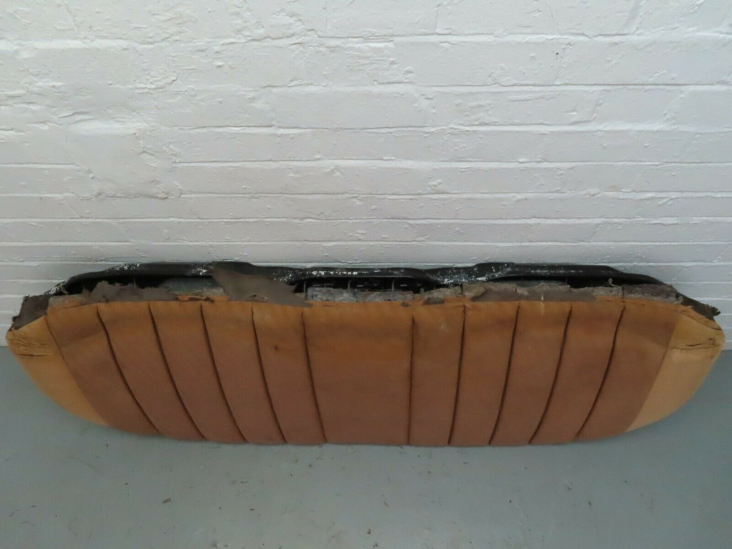 6322 Mercedes-Benz W126 380SE Rear Seat Palomino 1269200650