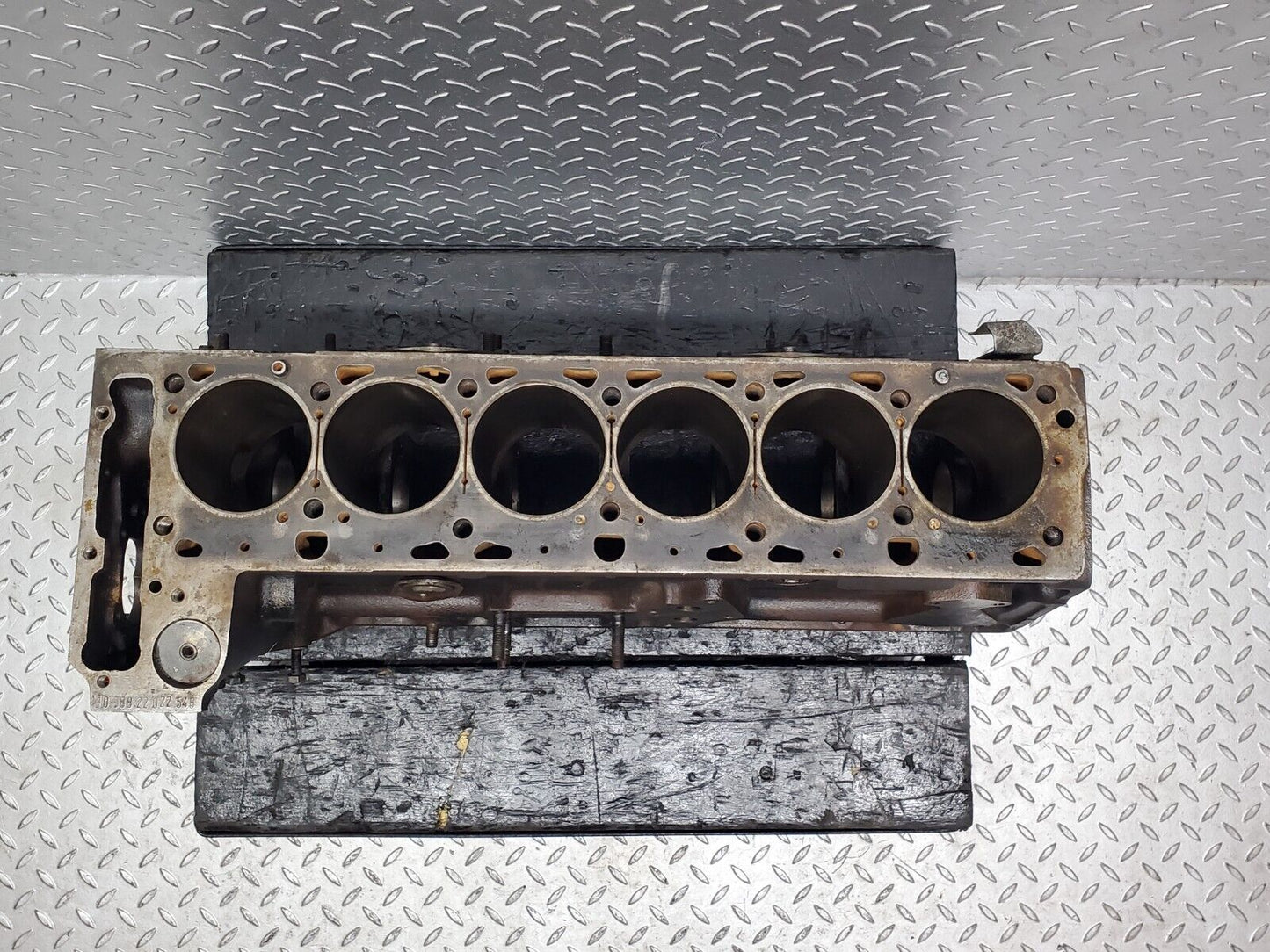 44551 Mercedes-Benz W123 280E Engine Block M110.988