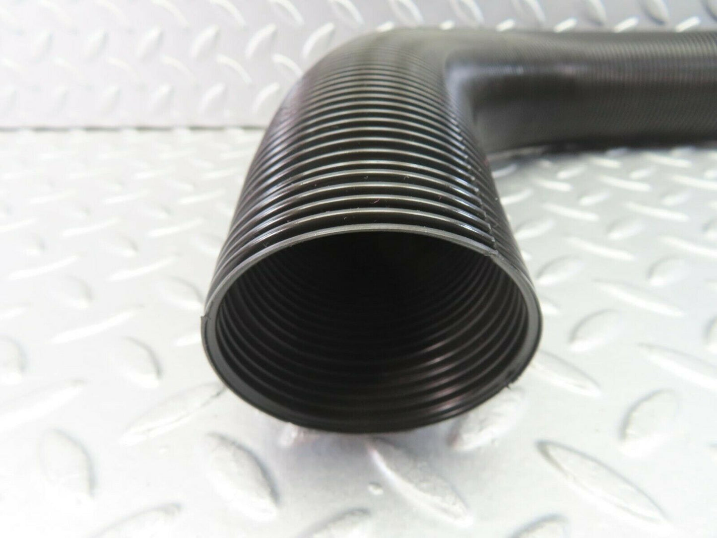 9985 Mercedes-Benz C123 230CE Coupe Air Duct Pipe Hose