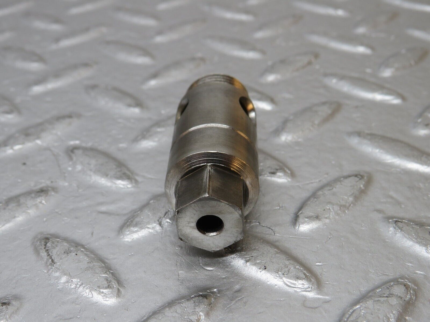 0405 Mercedes-Benz W120 180D Ponton Oil Pressure Valve