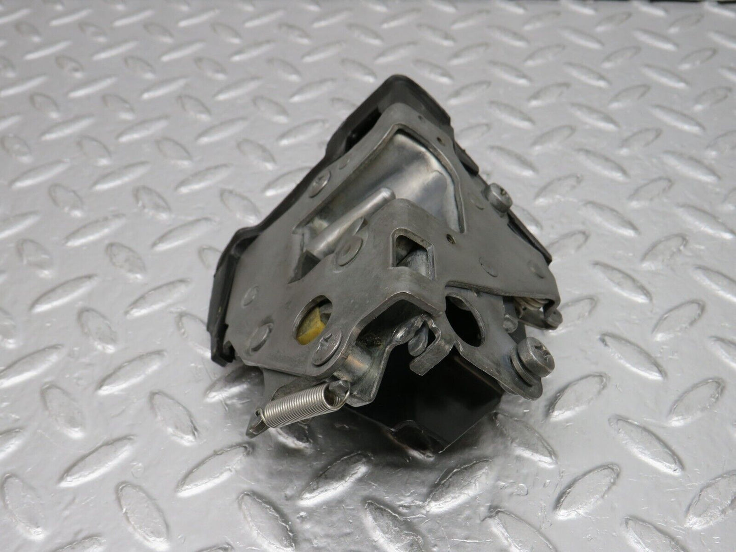 0570 Mercedes-Benz W123 230E Rear Left Door Lock Mechanism 1237330108