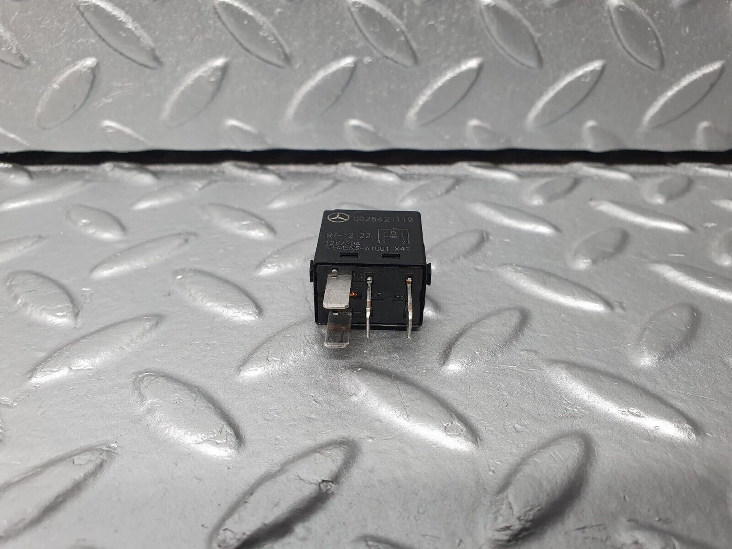 41795 Mercedes-Benz W202 C200 Indicator Relay 0025421119