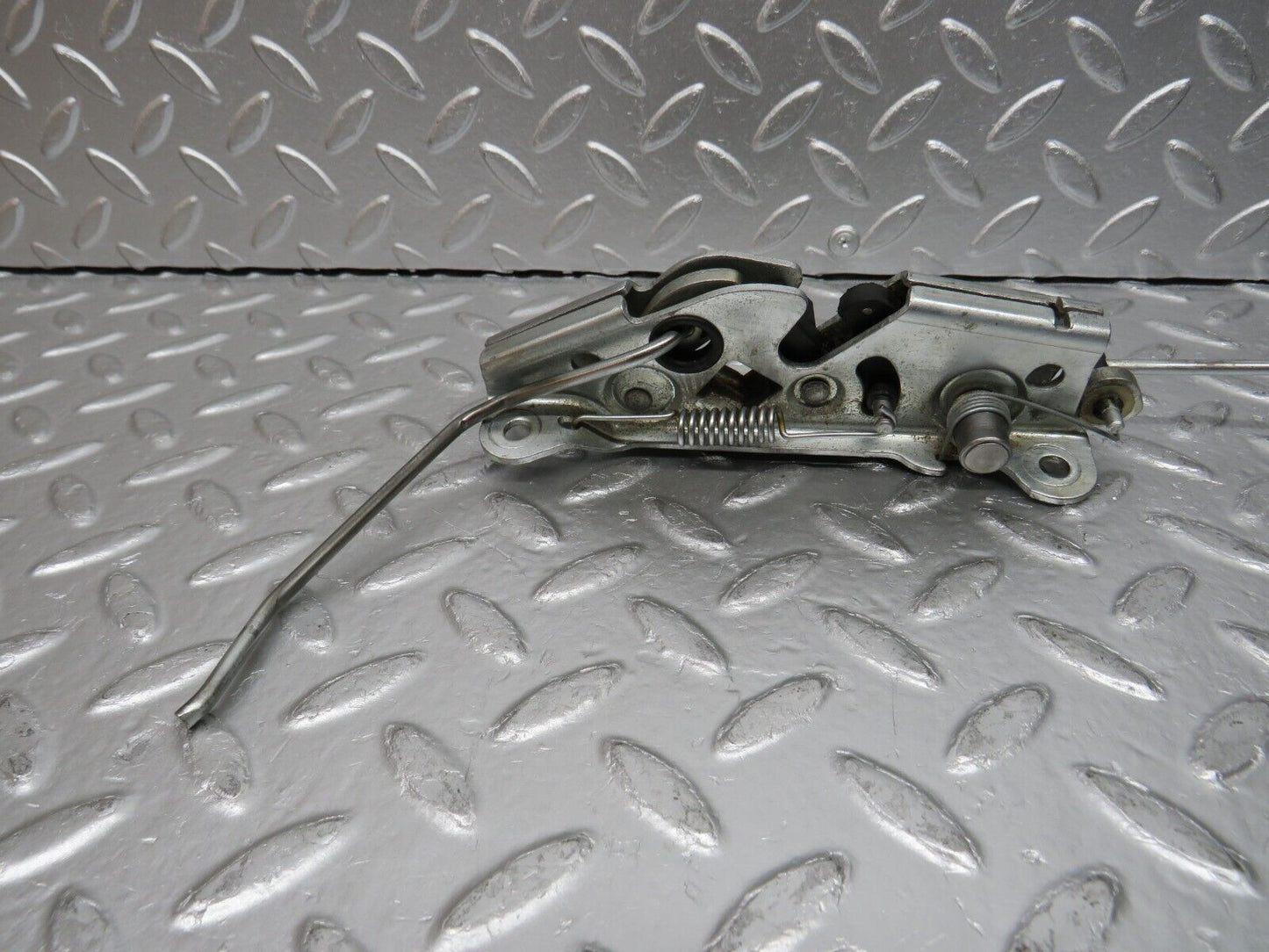 31408 Mercedes-Benz S124 220TE Wagon Rear Right Seat Bench Locking Mechanism