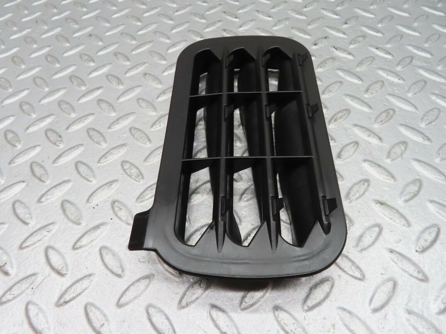 16202 Mercedes-Benz W124 260E Rear Air Intake Vent 1248370230