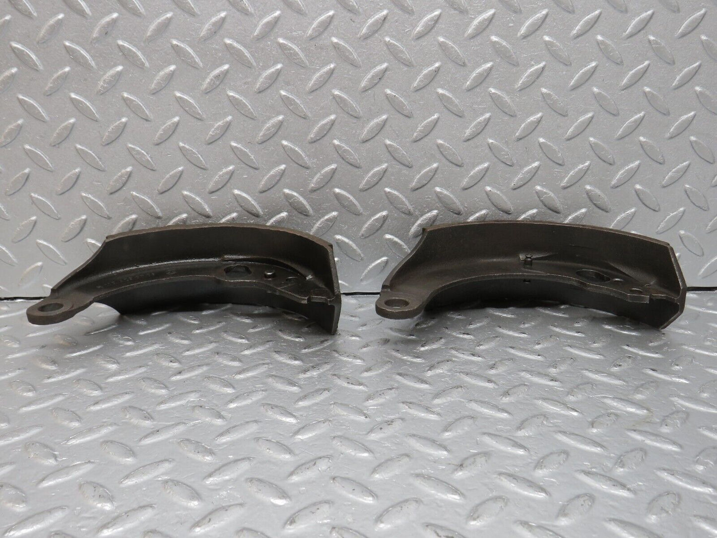 40503 Mercedes-Benz W110 230 Rear Brake Shoes 1104230808 1104230708