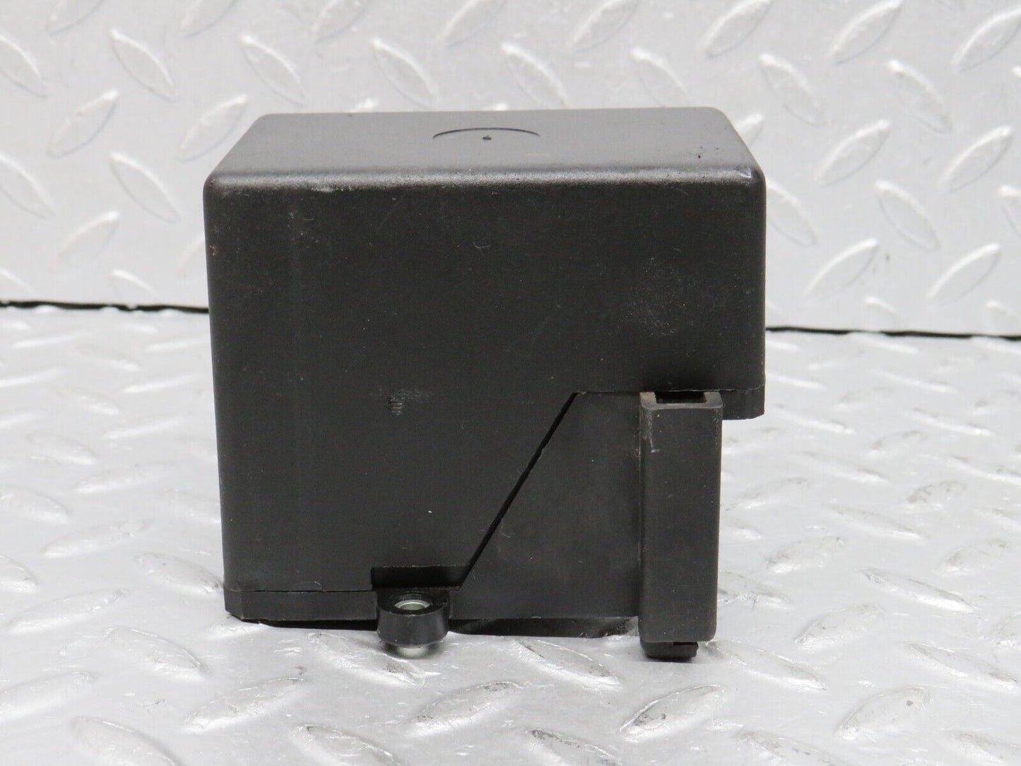 38674 Mercedes-Benz W201 190E 2.6L Relay Box Cover 2015450103