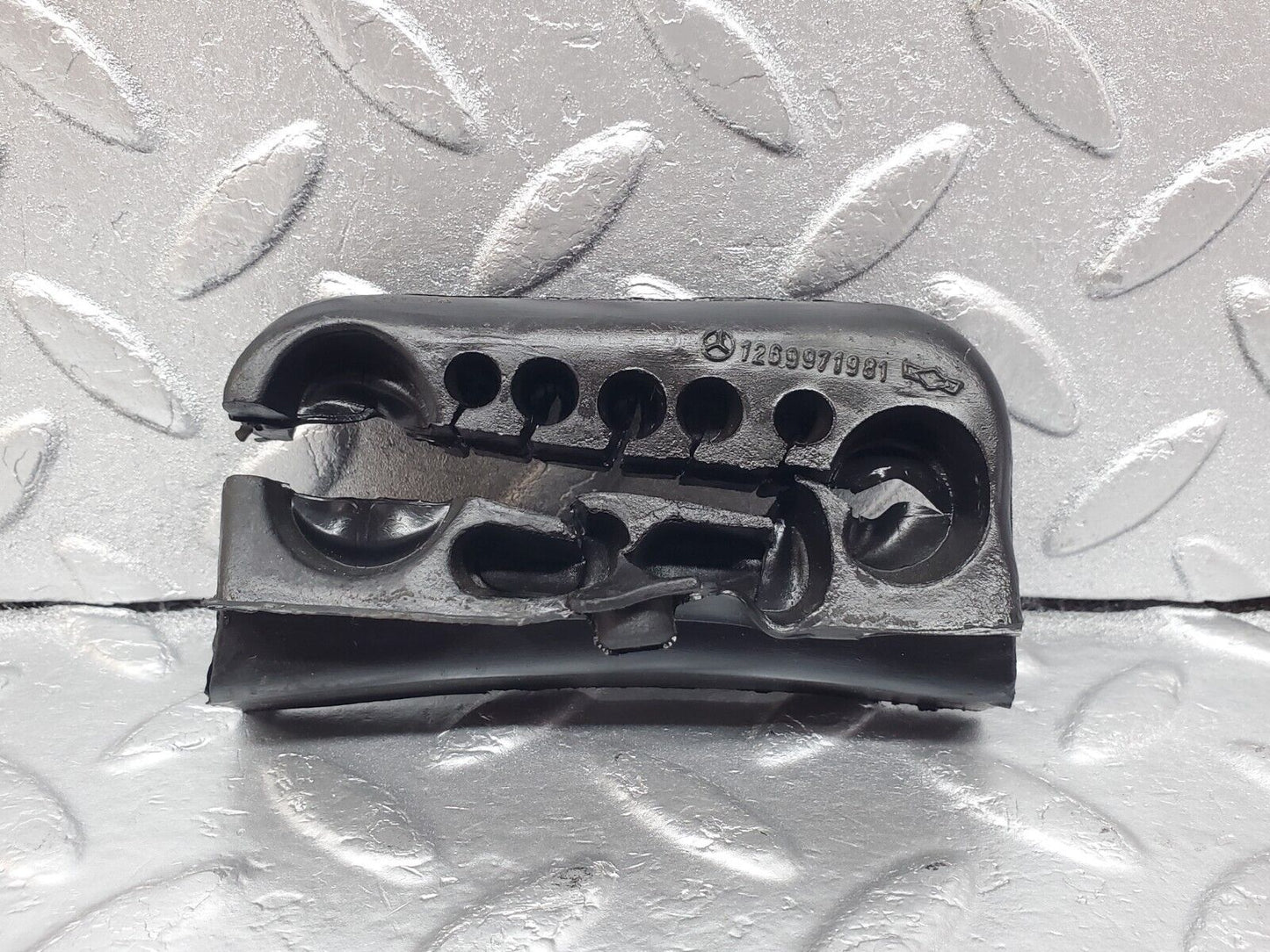 45725 Mercedes-Benz W126 420SE Firewall Grommet Right Side 1269971981