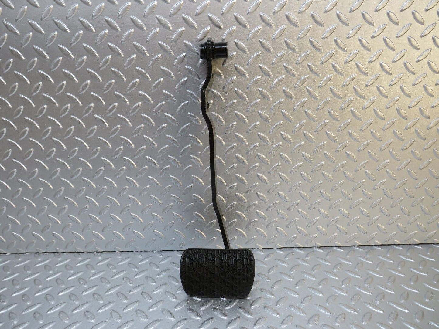 32241 Mercedes-Benz W123 230E Brake Pedal With Rubber 1232910082