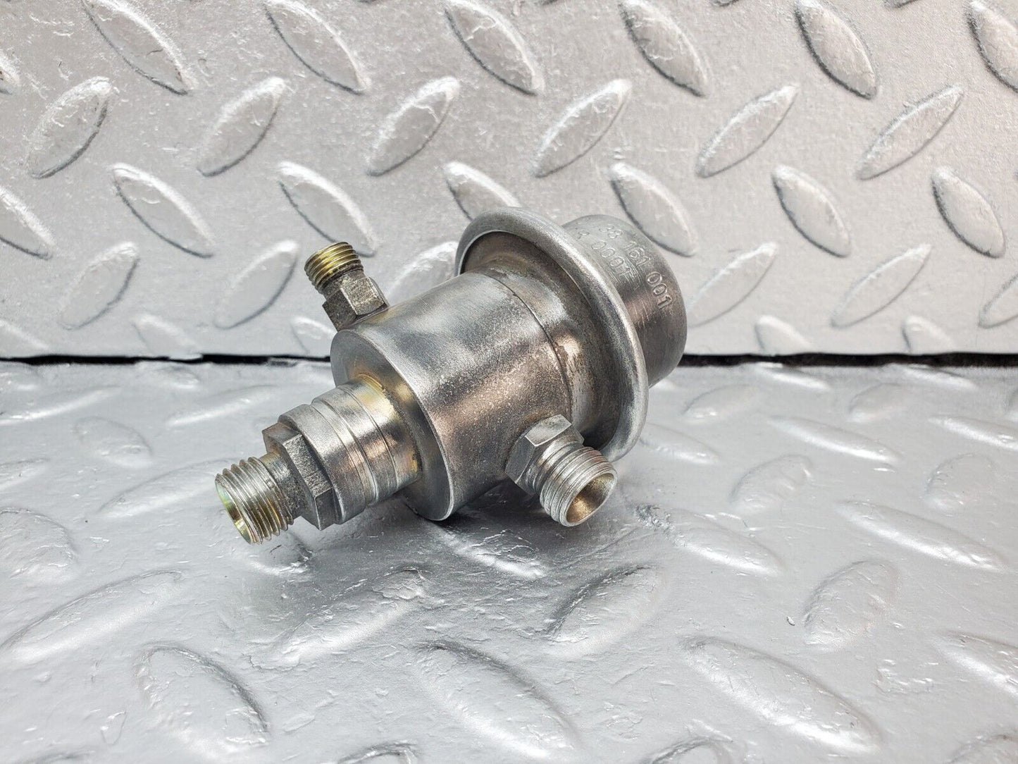 45064 Mercedes-Benz R129 300SL Coupe Fuel Pressure Regulator Bosch 0438161001