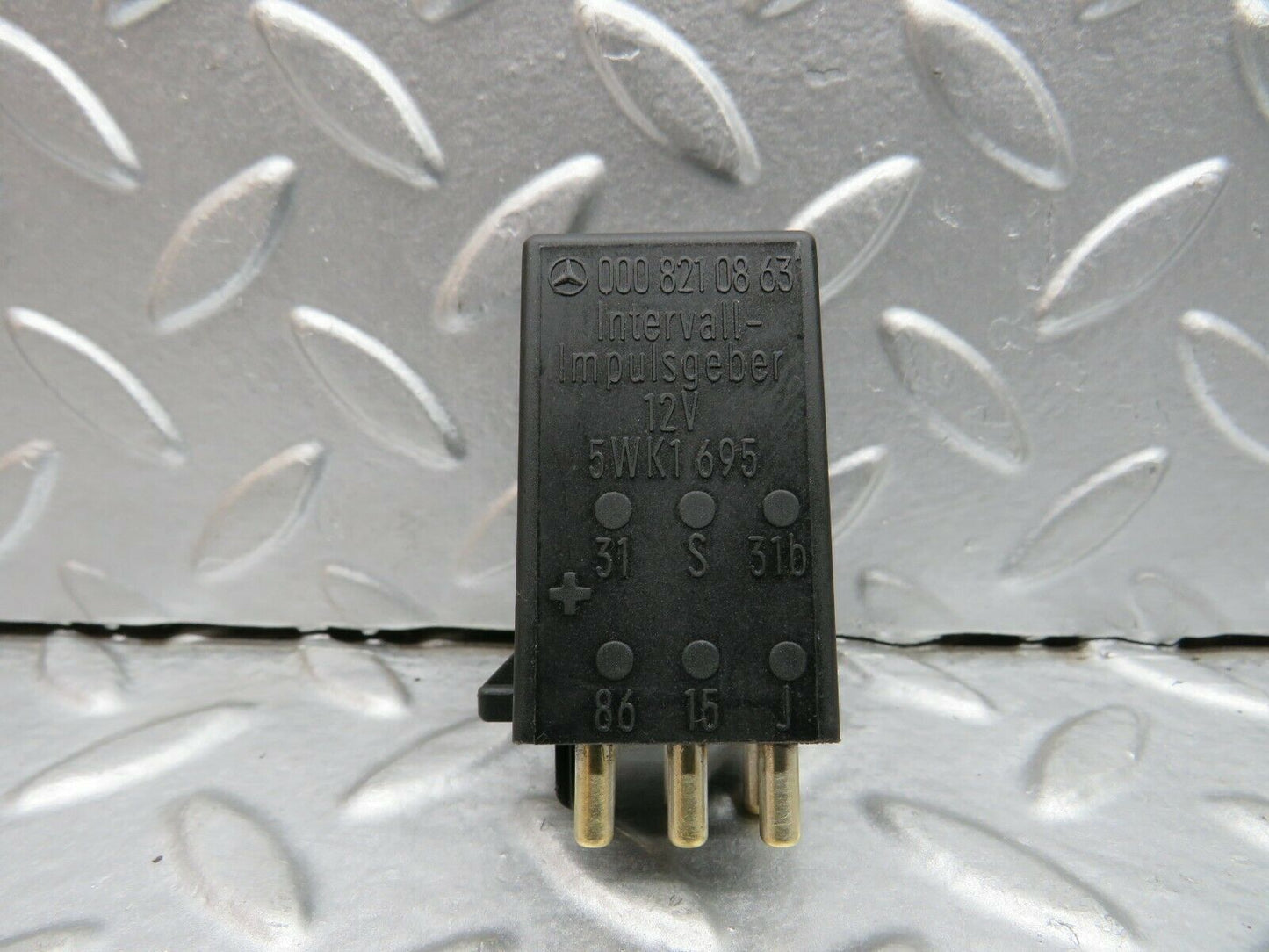 22249 Mercedes-Benz S123 280TE Wagon Intermittent Wiper Relay 0008210863