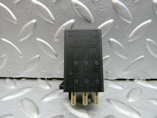 22249 Mercedes-Benz S123 280TE Wagon Intermittent Wiper Relay 0008210863