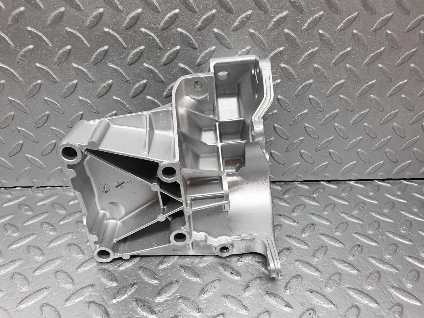 41431 Mercedes-Benz W124 200E Power Steering Pump Bracket 1022361030
