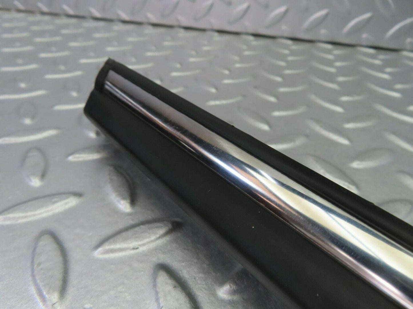 10294 Mercedes-Benz W116 Rear Left Door Centre Moulding Trim