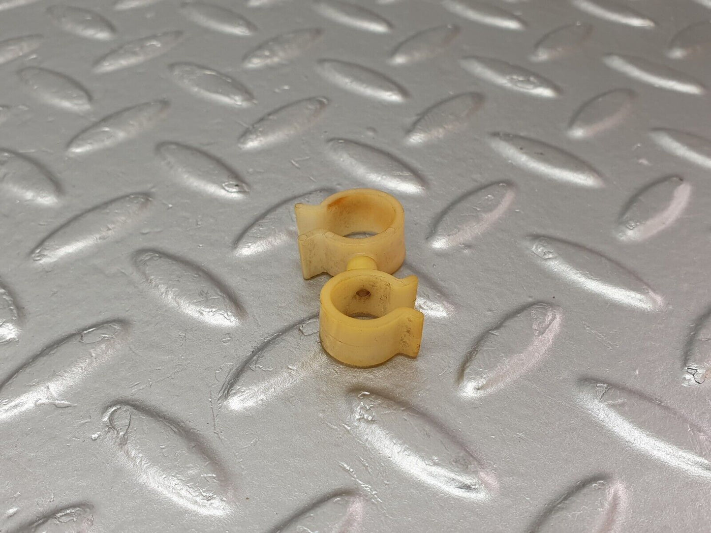 41709 Mercedes-Benz W124 200E Brake Servo Pipe Holder