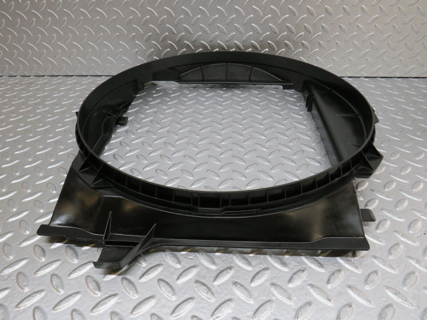 34121 Mercedes-Benz W124 260E Radiator Fan Shroud Fan Cover 1245052555