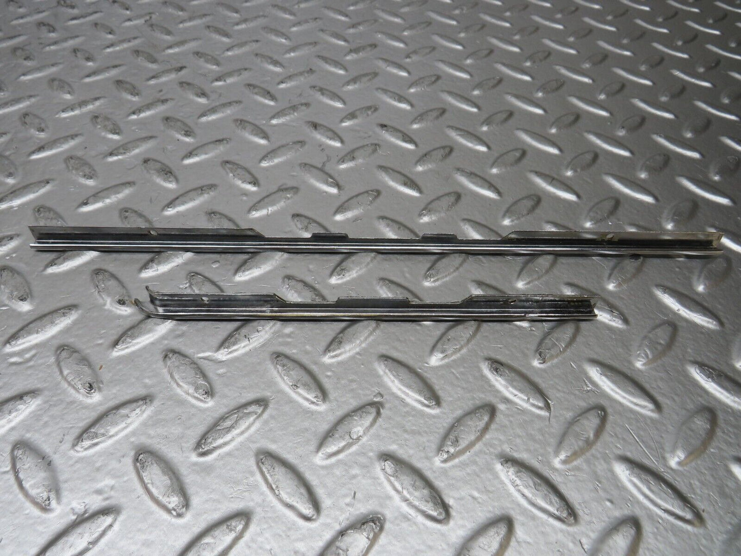 26179 Mercedes-Benz W116 450SE Dashboard Chrome Trim
