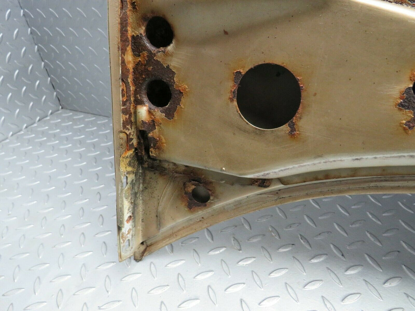 22104 Mercedes-Benz S123 280TE Wagon Bonnet