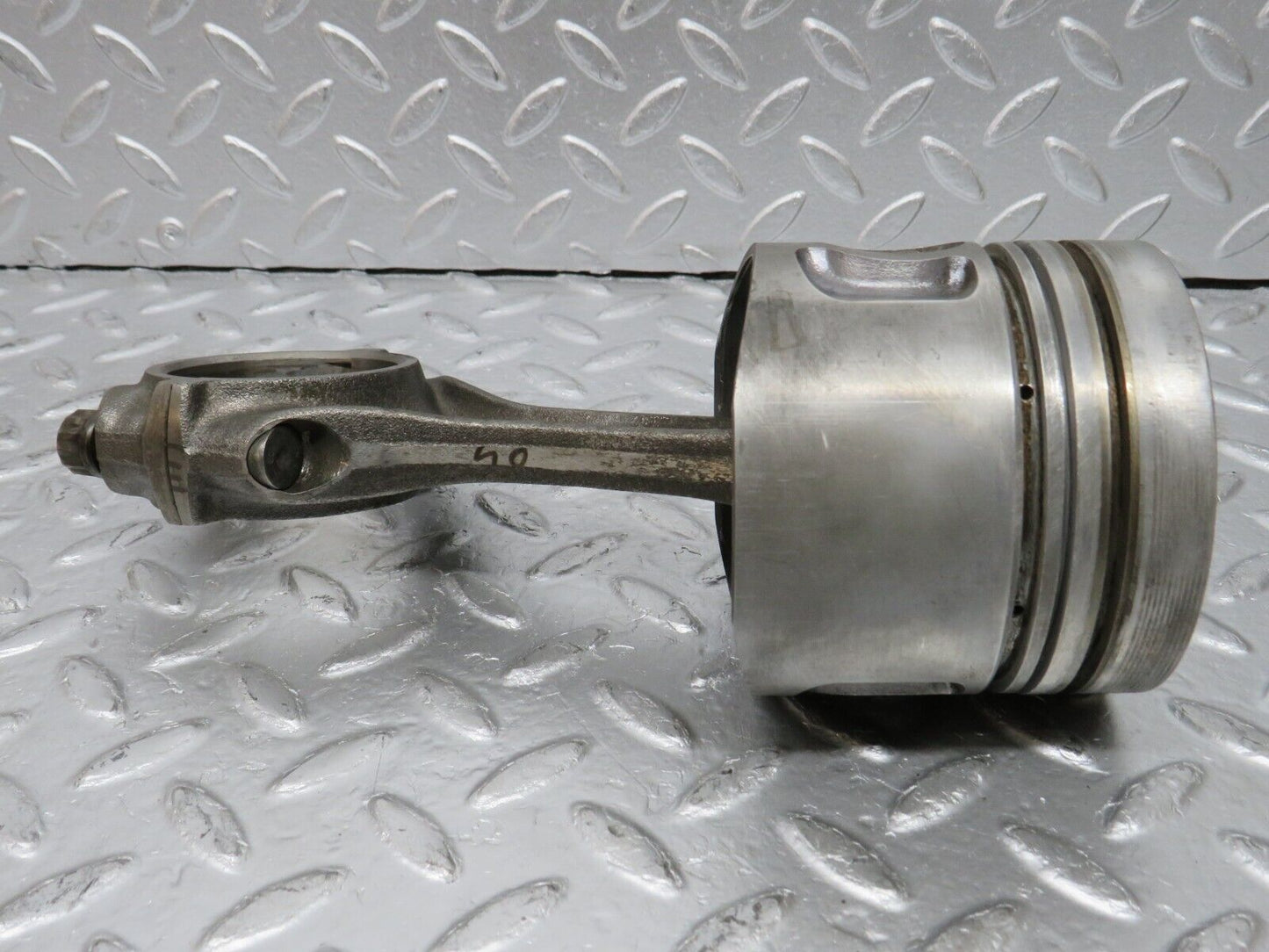 32935 Mercedes-Benz W123 300D Piston With Connecting Rod 90.885 mm 61502