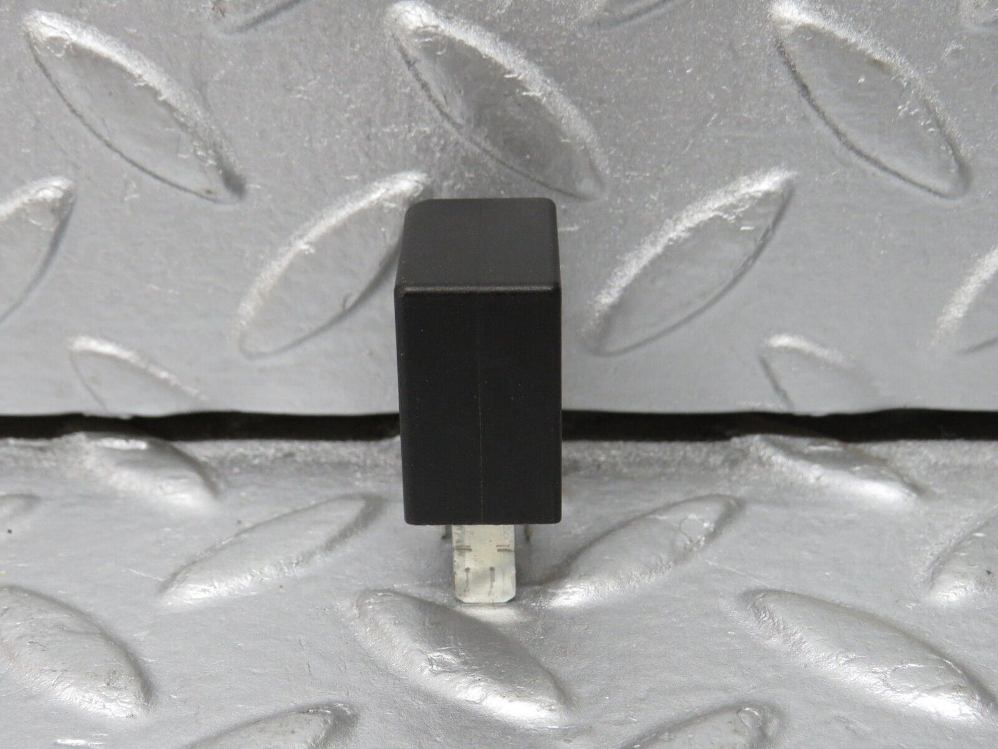 39701 Mercedes-Benz R129 320SL Coupe Indicator Relay 0025421119