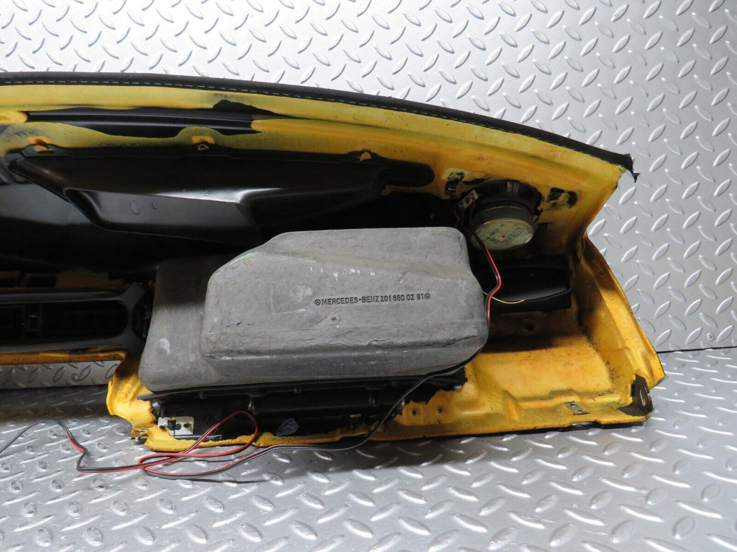31553 Mercedes-Benz W201 190LE Dashboard Black