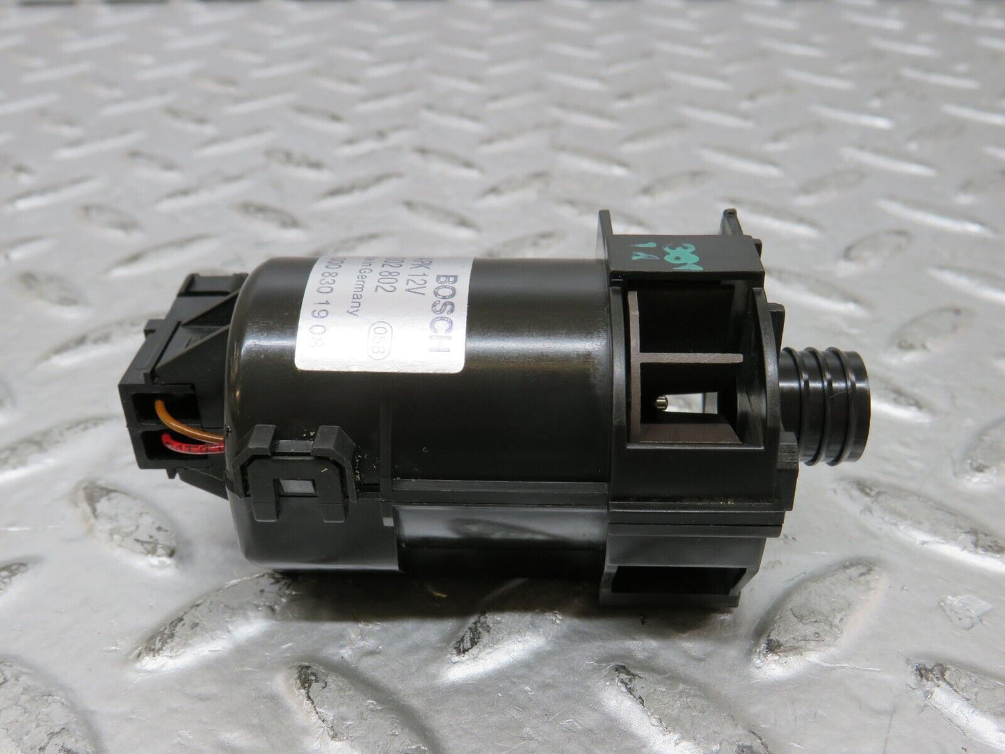 26564 Mercedes-Benz C124 220CE Coupe Temperature Sensor 0008301908 0130002802