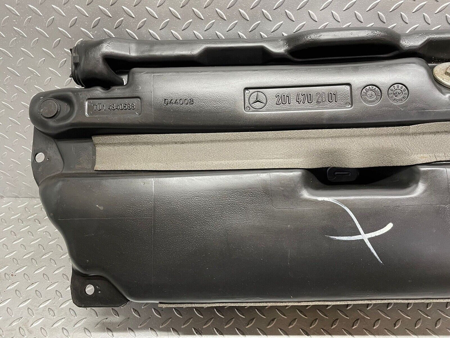 42636 Mercedes-Benz W201 190 Fuel Tank Plastic 2014702001