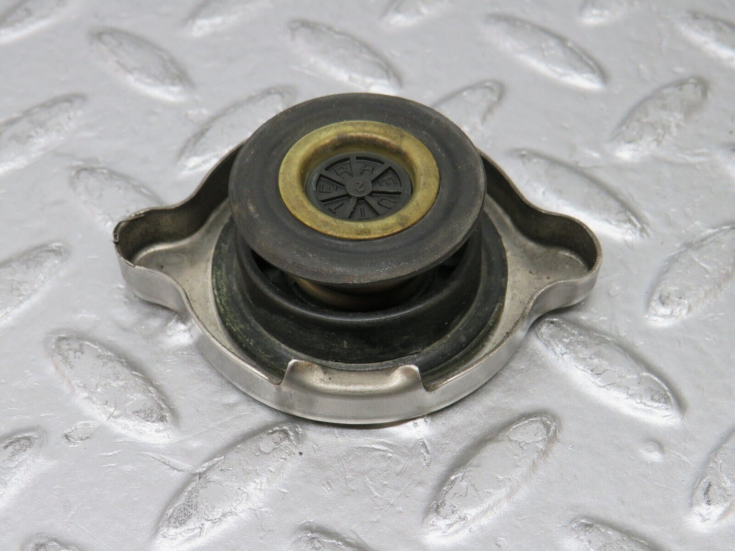 37741 Mercedes-Benz A124 320E Cabriolet Radiator Cap