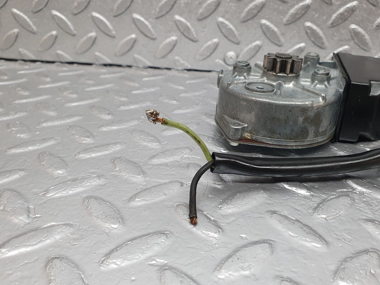 44146 Mercedes-Benz C123 230CE Coupe Front Right Window Regulator Motor 0130820057