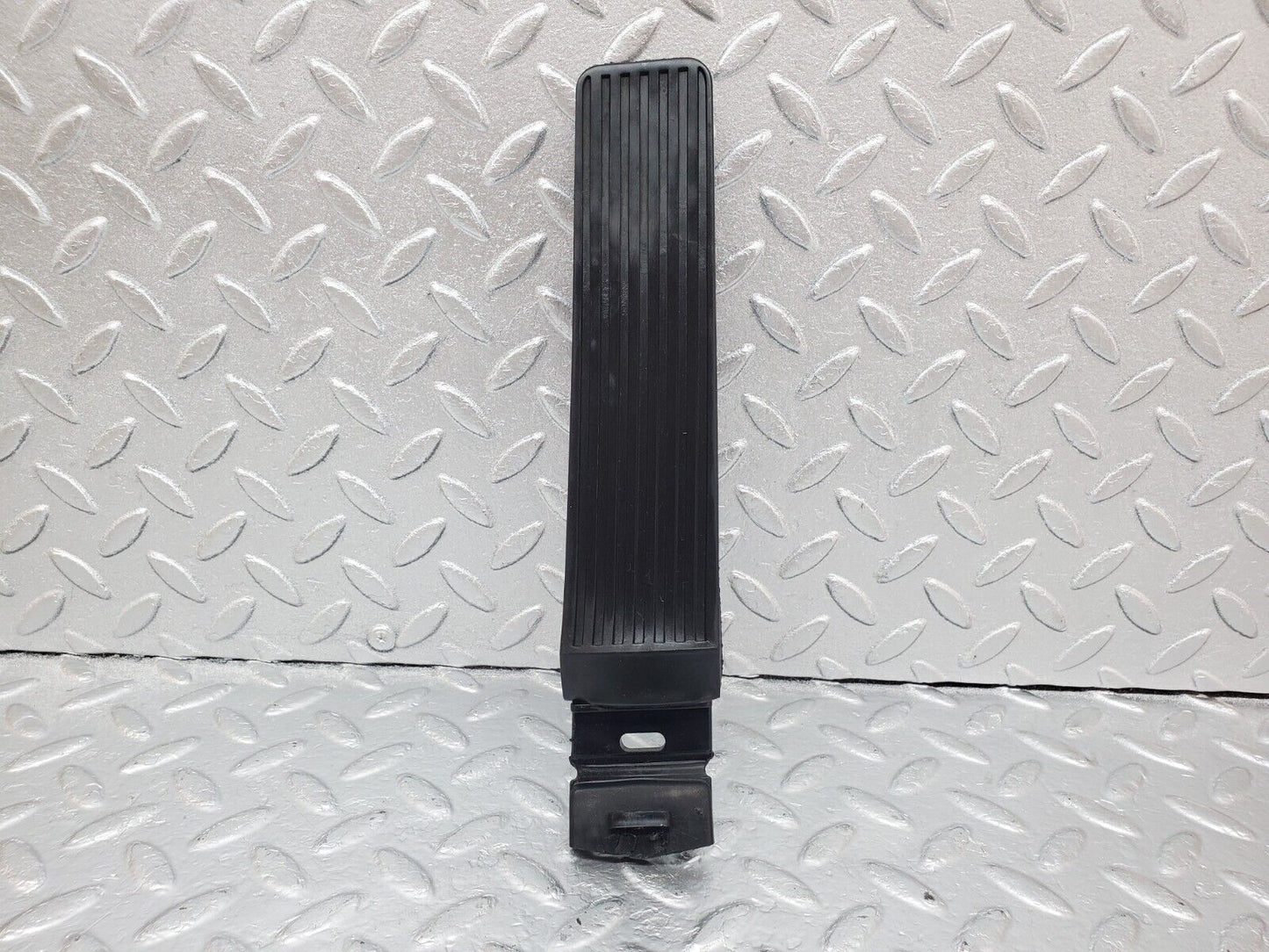 45779 Mercedes-Benz W126 420SE Accelerator Pedal With Rubber 1233010082 1263000504