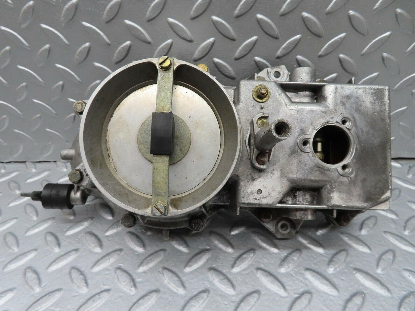 15922 Mercedes-Benz W123 280E Air Flow Mass Meter Sensor Bosch 0438120115