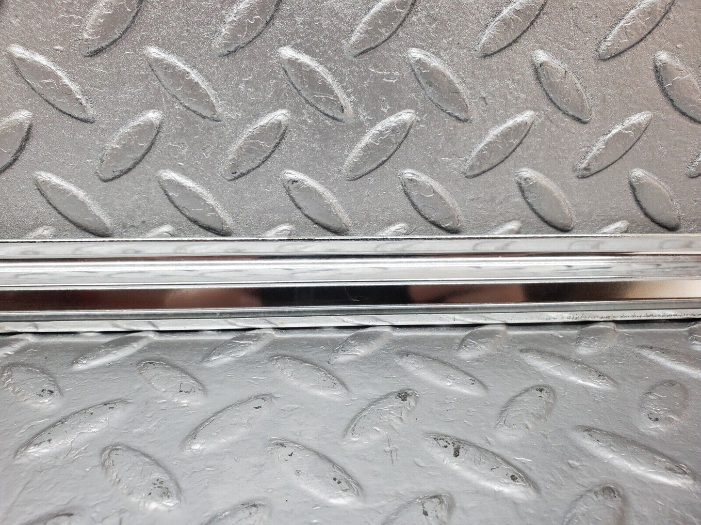 45811 Mercedes-Benz W126 420SE Rear Left Door Chrome Moulding Trim