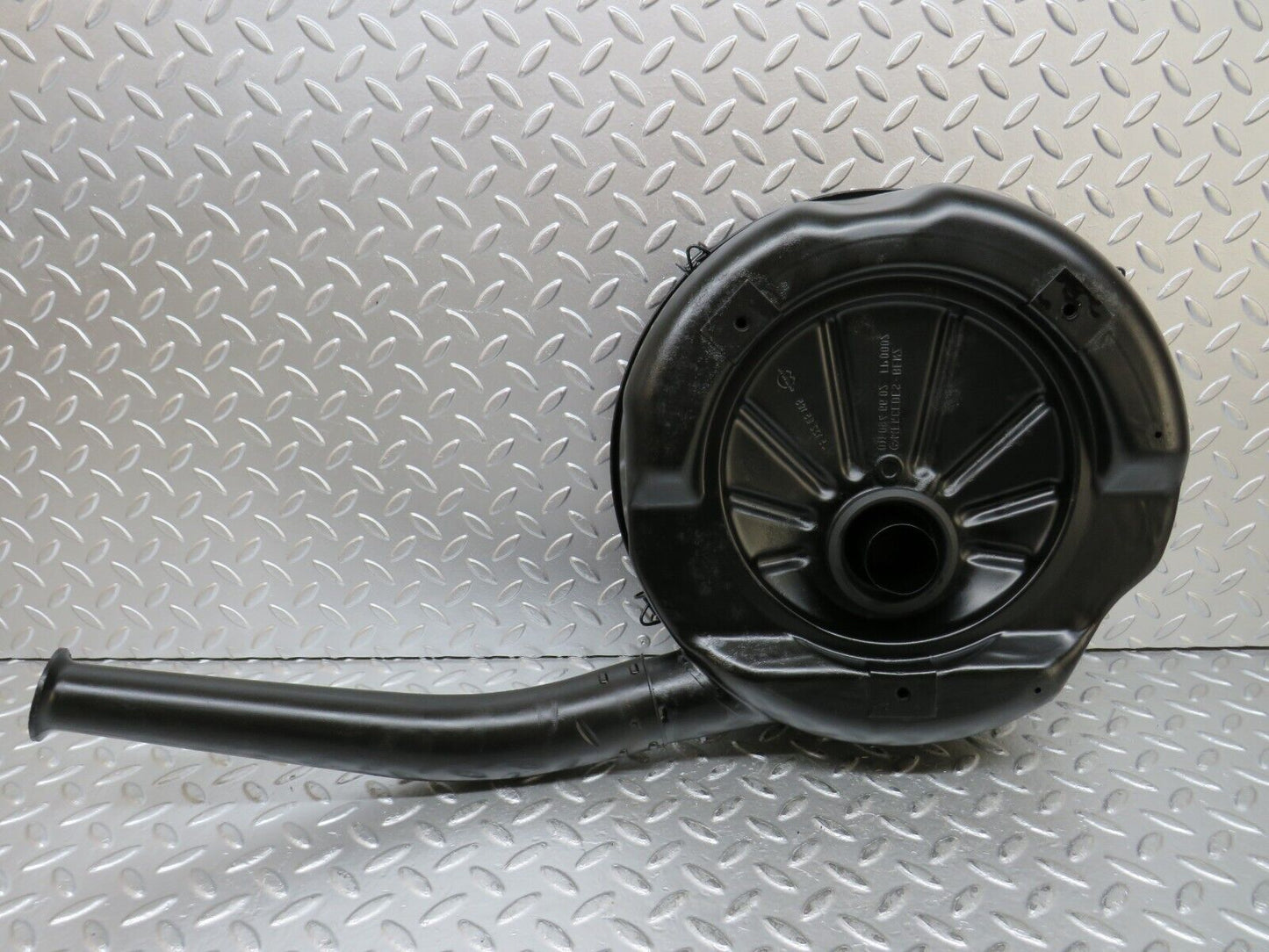 26943 Mercedes-Benz W123 240D Air Filter Box Housing 0110946602 0010949504