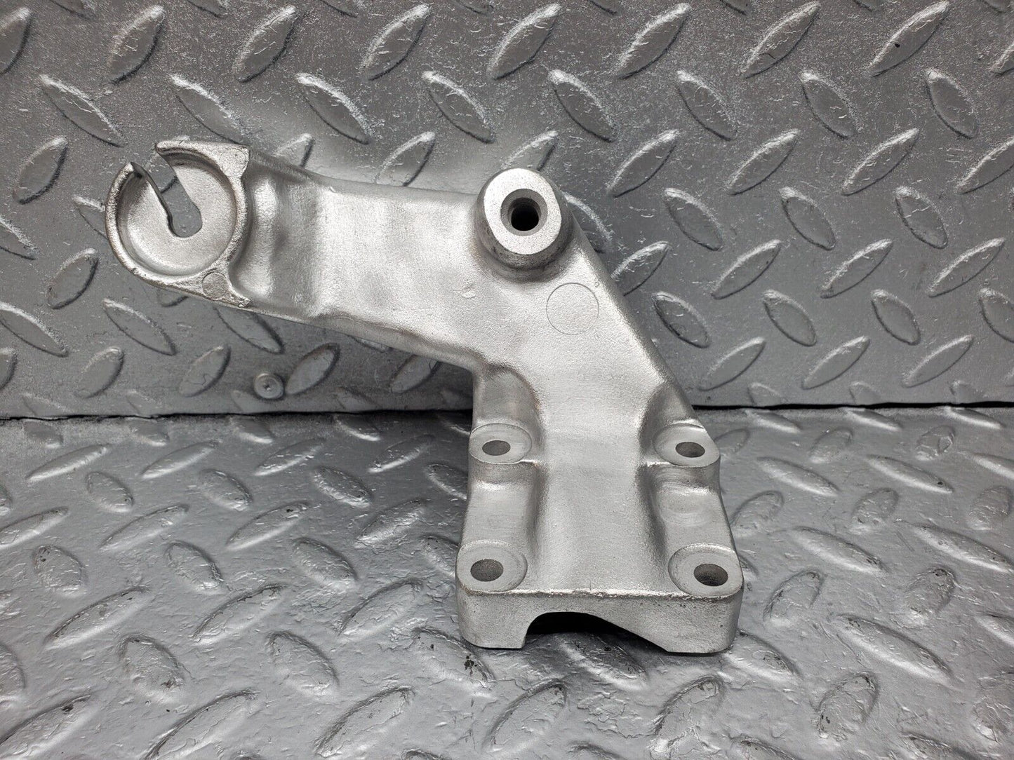 45923 Mercedes-Benz W126 420SE Engine Mount Bracket Left Side 1162235404